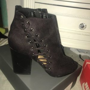 BLACK HEELS($ negotiable )
